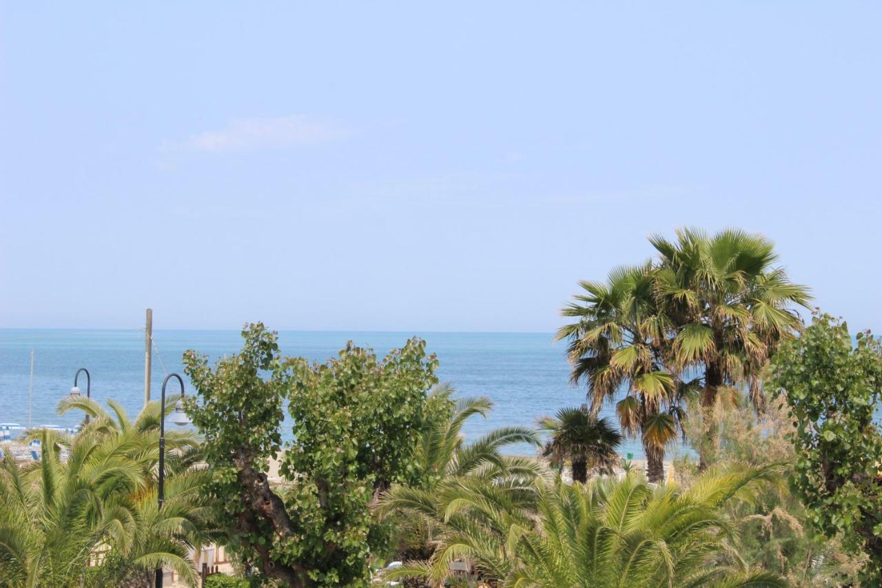 Sulmare Alba Adriatica Bed & Breakfast Екстериор снимка