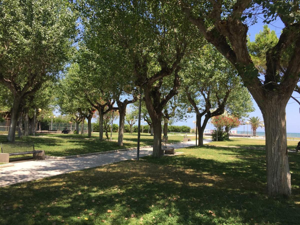 Sulmare Alba Adriatica Bed & Breakfast Екстериор снимка